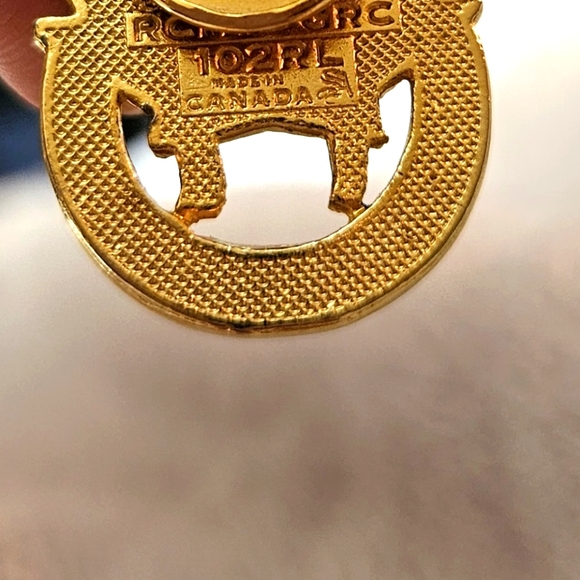 RCMP GRC 102 RL Royal Canadian Mounted Police Horse Badge Canada Lapel Pin Vtg. - Picture 7 of 7